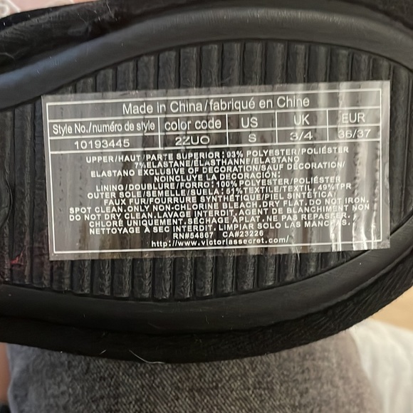 Victoria’s Secret Pom Slippers Black - Picture 5 of 5